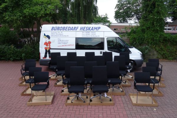 Lieferung Bürostühle Schwarz bei Heskamp in Messingen