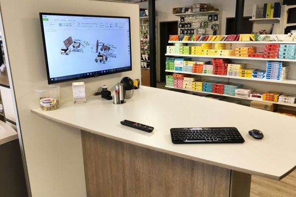 Tresen mit Bildschirm bei Heskamp in Messingen