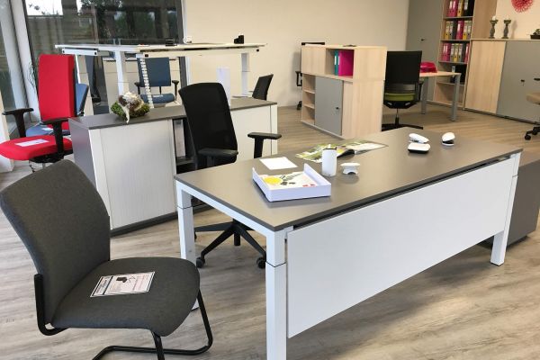 Schreibtische und Bürostühle bei Heskamp in Messingen