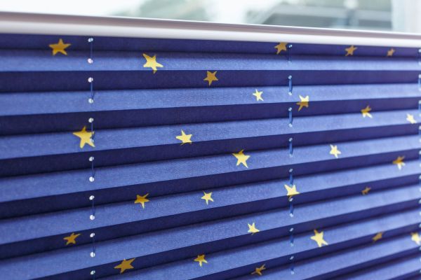 Sonnenschutz Blau mit Sternen bei Heskamp In Messingen