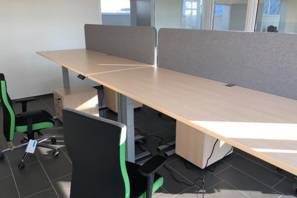 Schreibtische mit Trenner bei Heskamp Am Lehmbrink 12